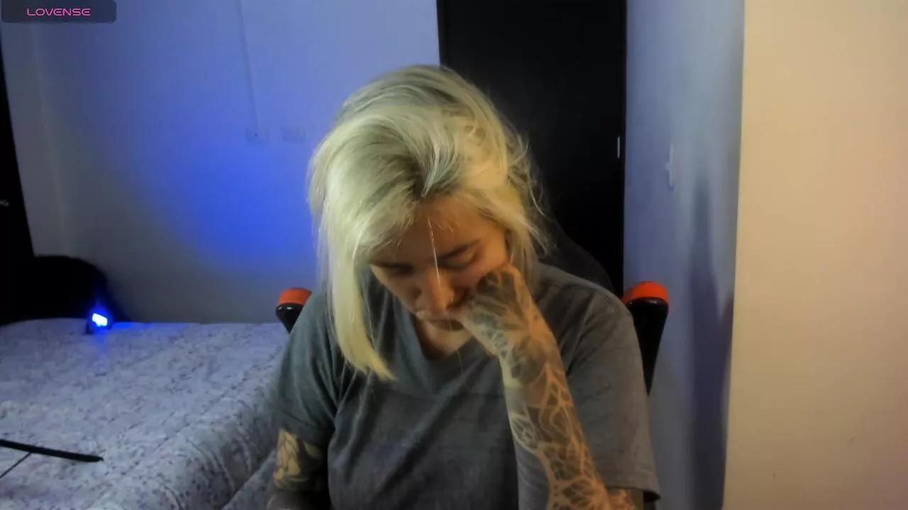 Kitty_goddess on Cam4 