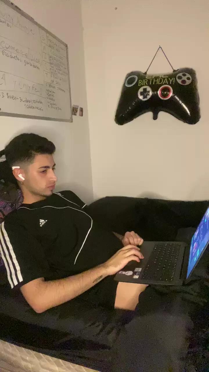 Laionelpenebig on Cam4 