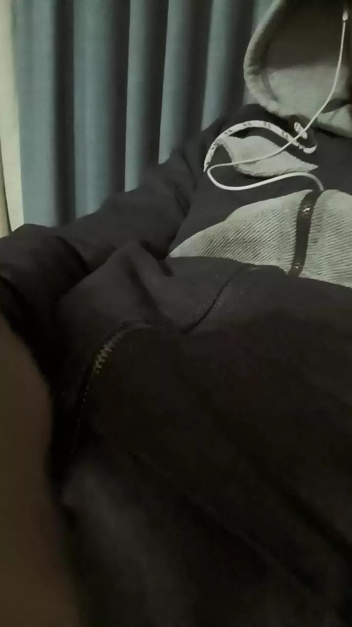 Latimboy69 on Cam4 