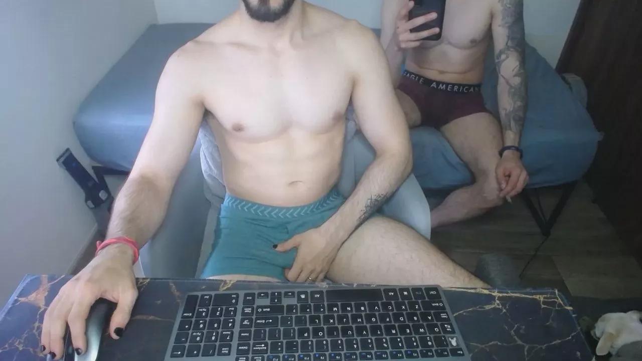 Lealboy on Cam4 