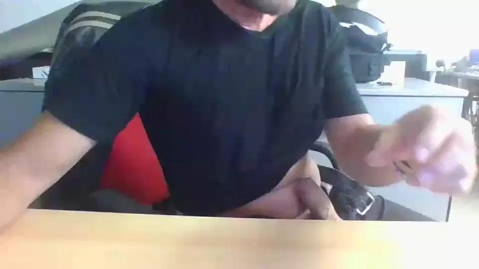 Leo_Hardyman on Cam4 