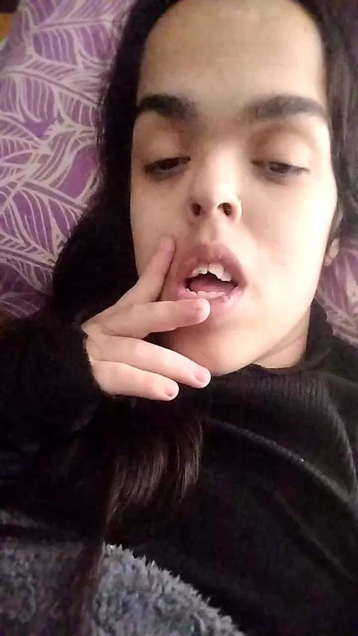 Littleegirl69 on Cam4 