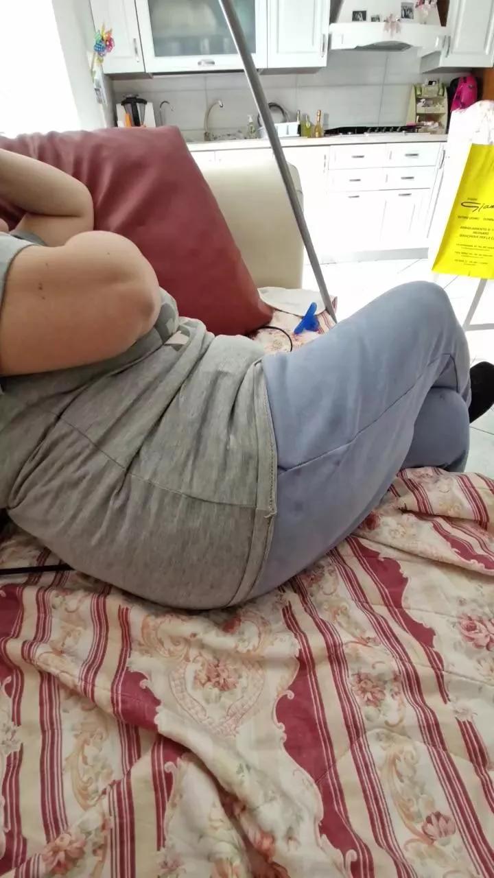 Monella52 on Cam4 
