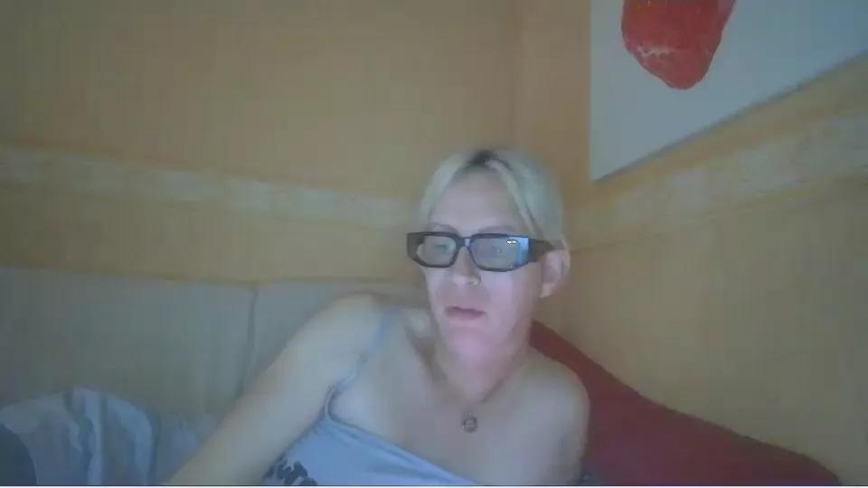 oralee820 on Cam4 