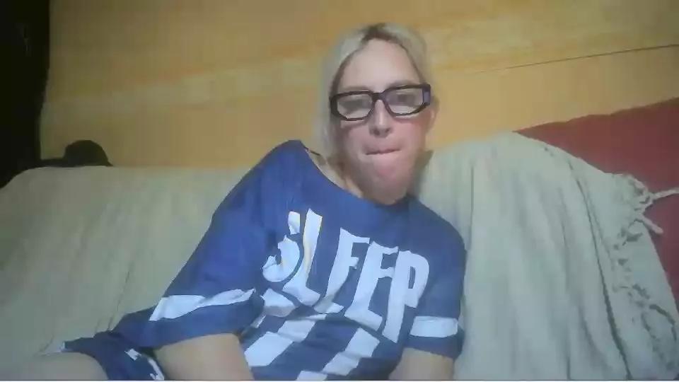 oralee820 on Cam4 