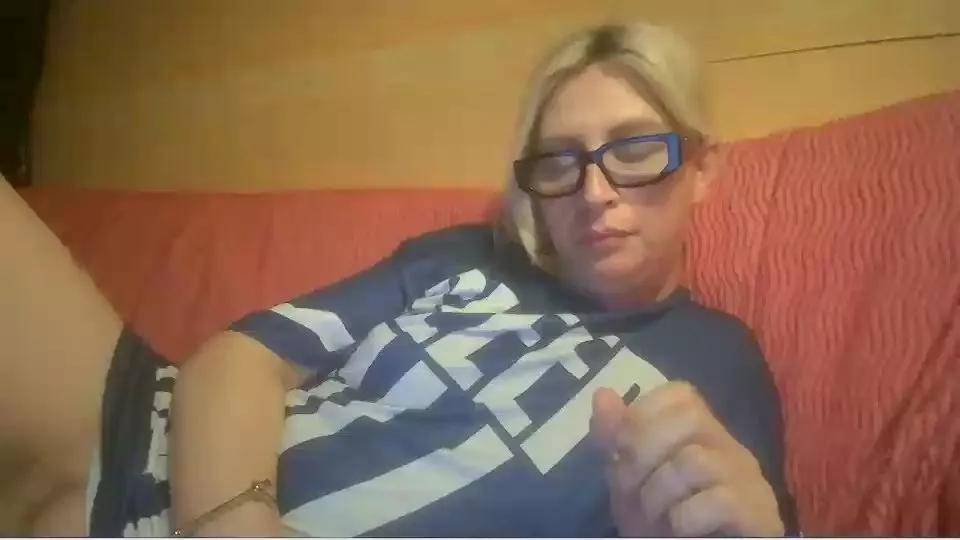 oralee820 on Cam4 