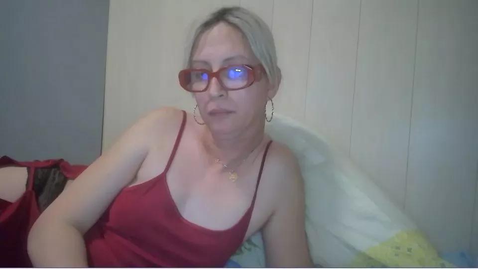 oralee820 on Cam4 