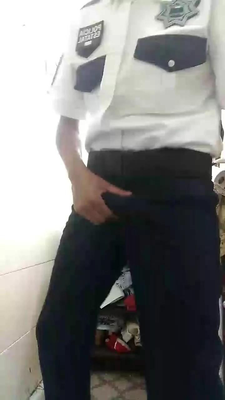 POLICIA_UNIFORM on Cam4 