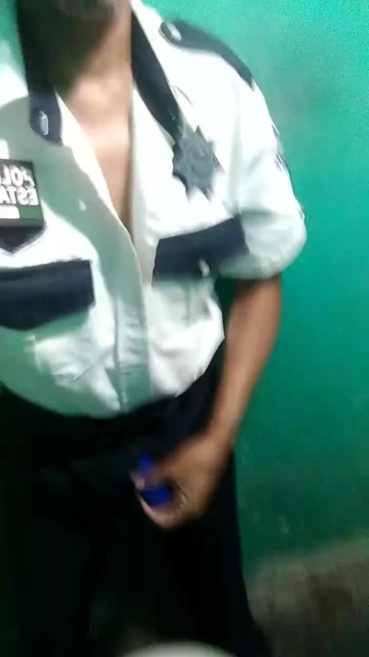 POLICIA_UNIFORM on Cam4 