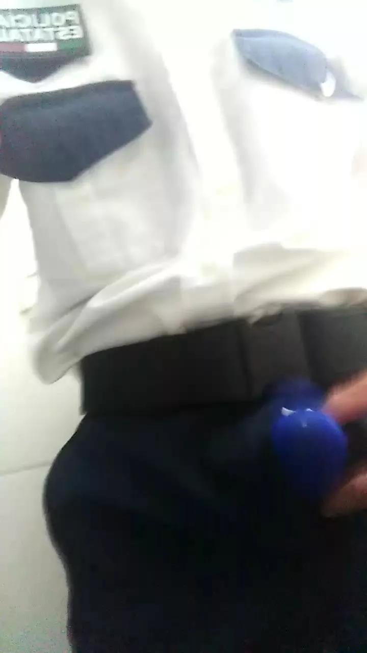 POLICIA_UNIFORM on Cam4 