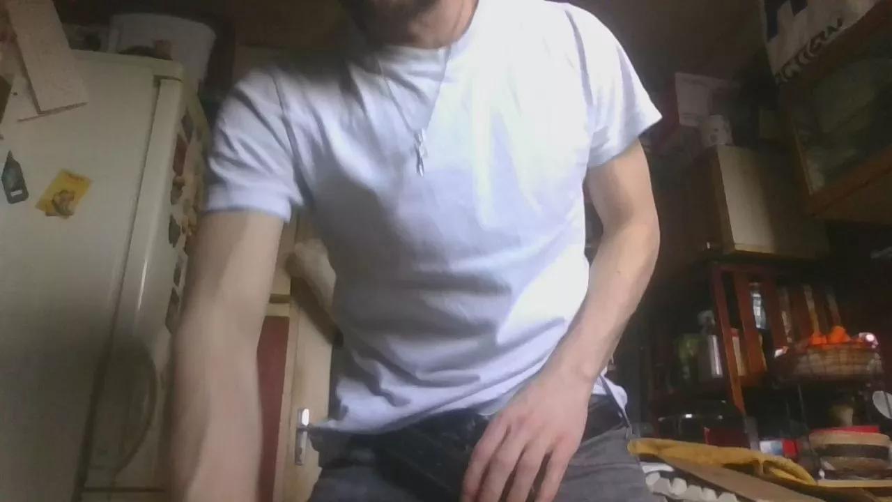 RaveisKing75 on Cam4 