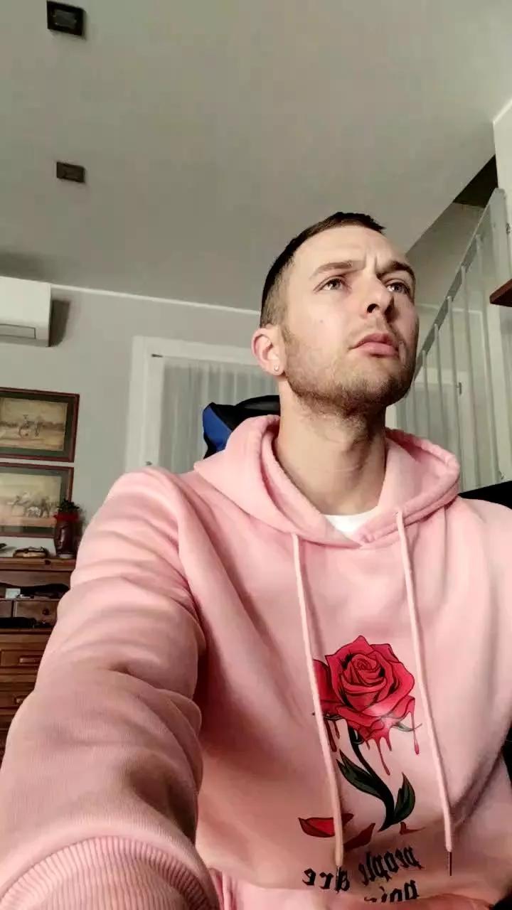 riccardoyeah on Cam4 