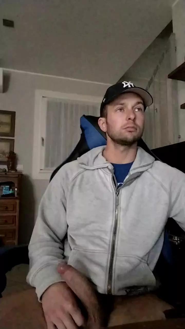 riccardoyeah on Cam4 