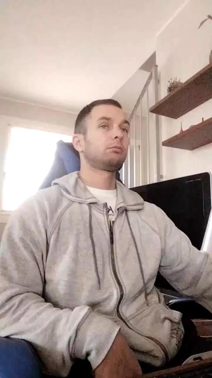 riccardoyeah on Cam4 