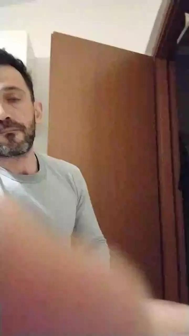 Roniq on Cam4 