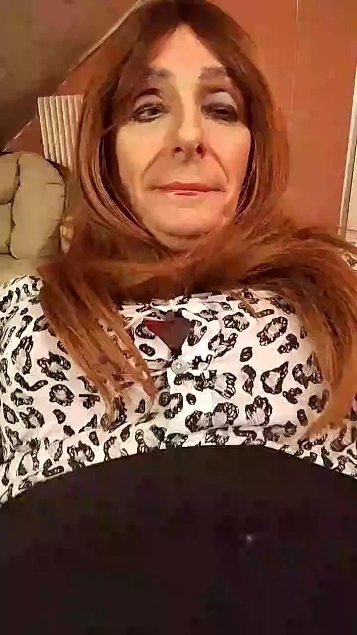 Saabrinaahot on Cam4 