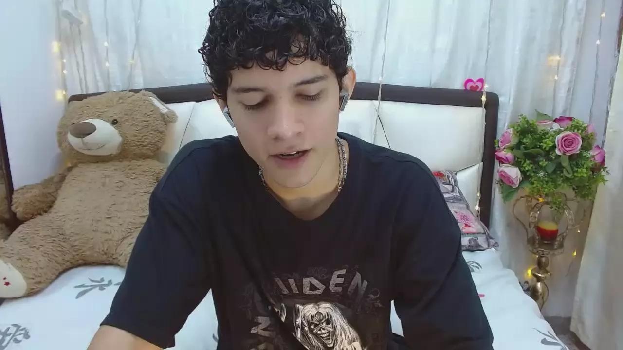 Samuel_Hills on Cam4 