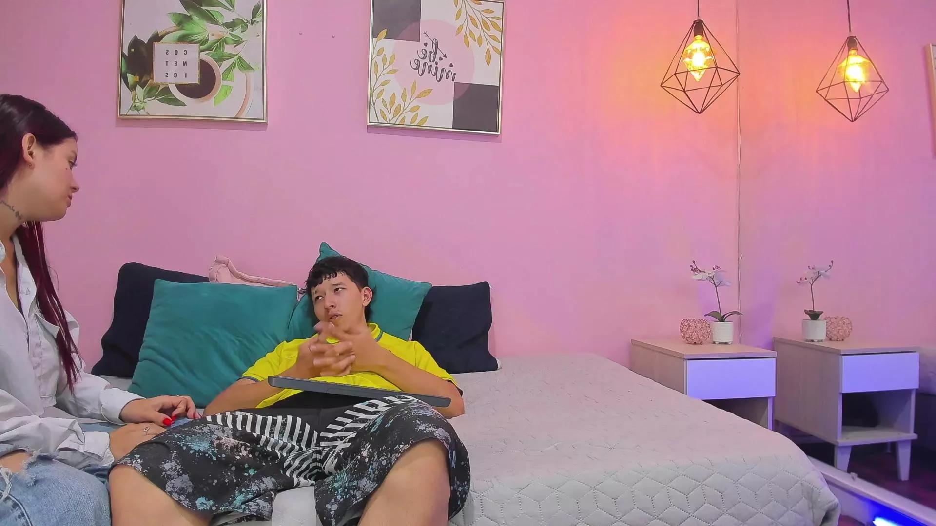 ScarletnNolan on Cam4 