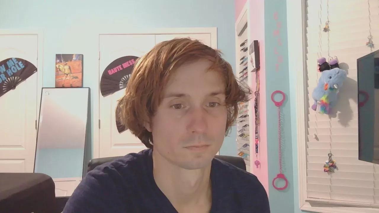SlaveboiChaz on Cam4 