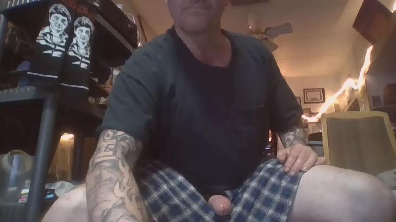 studioman123 on Cam4 