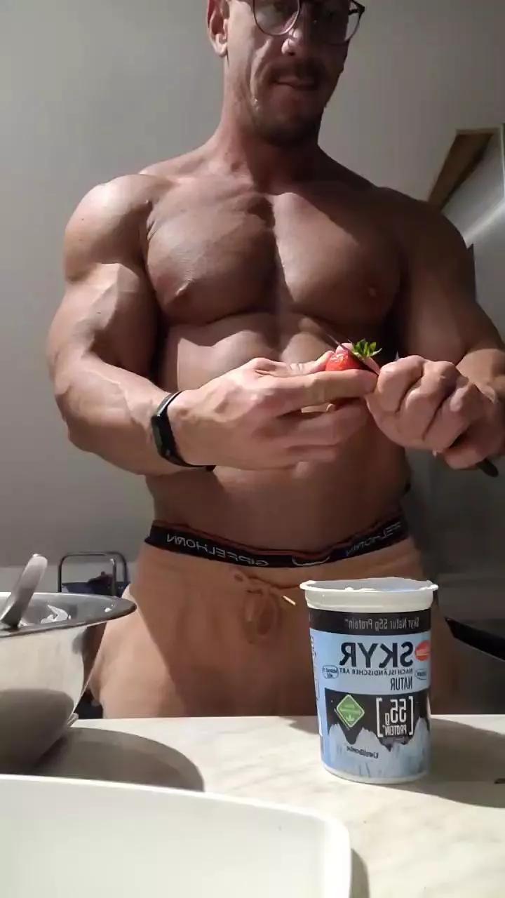 yumyum18 on Cam4 