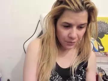 artsyandcraftsy_ on Chaturbate 