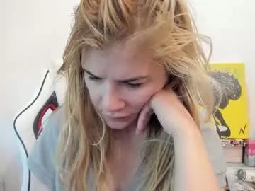 artsyandcraftsy_ on Chaturbate 