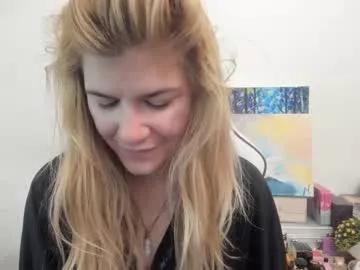 artsyandcraftsy_ on Chaturbate 