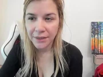 artsyandcraftsy_ on Chaturbate 