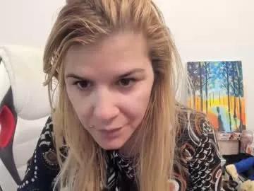 artsyandcraftsy_ on Chaturbate 