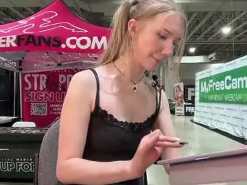 Freechat eve003300 on Chaturbate