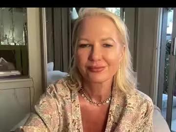 gl1tter_barbie on Chaturbate