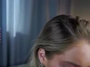 lipswithsmileonthem on Chaturbate