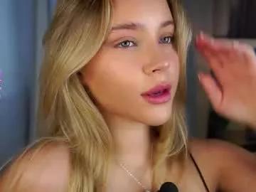 lipswithsmileonthem on Chaturbate