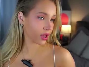 lipswithsmileonthem on Chaturbate