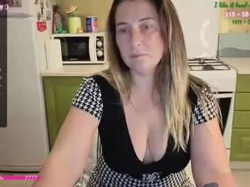 lissa_charmingmilf on Chaturbate