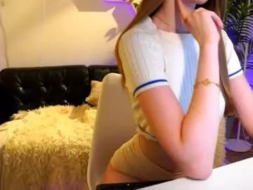 Freechat petitegonwiild on Chaturbate