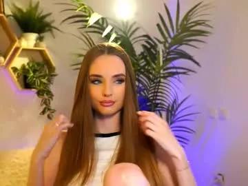 Freechat petitegonwiild on Chaturbate