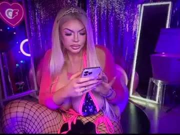 plasticfuckdoll on Chaturbate