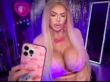 plasticfuckdoll on Chaturbate