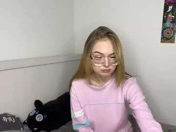 Freechat shy_suchka on Chaturbate