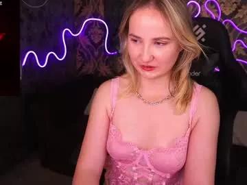 Freechat sofiebloom on Chaturbate