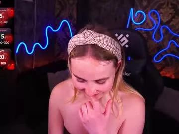 Freechat sofiebloom on Chaturbate