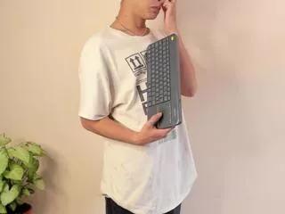 aaron_ez on Flirt4Free 