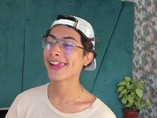 aaron_ez on Flirt4Free 