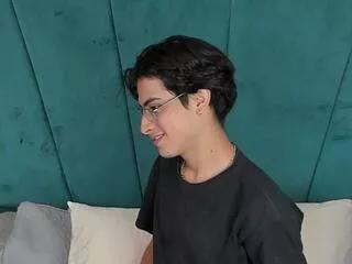 aaron_ez on Flirt4Free 