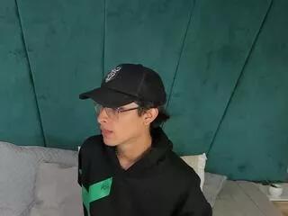 aaron_ez on Flirt4Free 