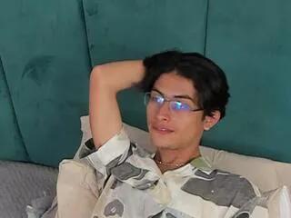 aaron_ez on Flirt4Free 