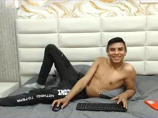 leonard_lopez on Flirt4Free 