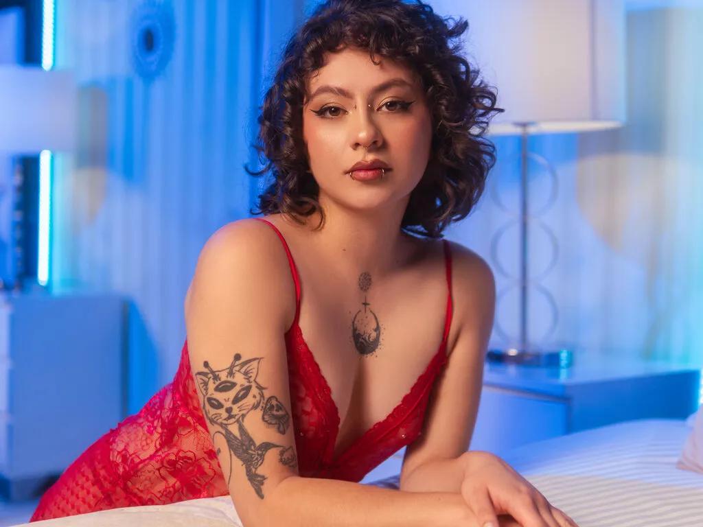 AtheneaCross on LiveJasmin